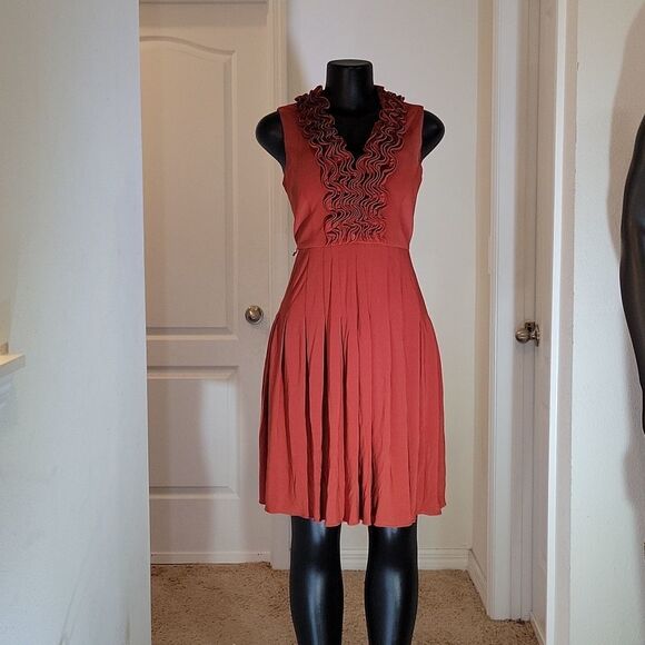 ADRIANA PAPELL PETITE V-NECK SLEEVELESS DRESS - Picture 10 of 13